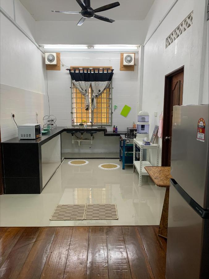 La Wood Homestay Kampung Kuala Besut Exteriör bild